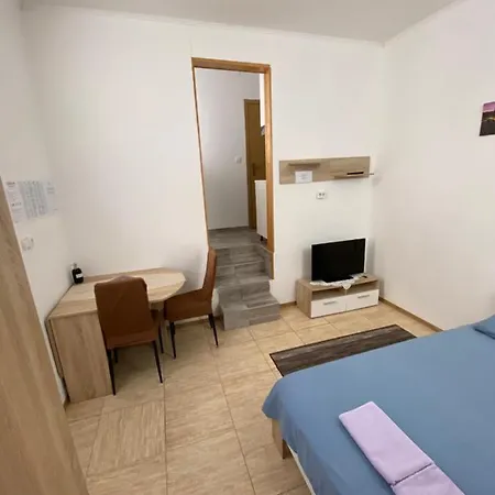 Appartement Studio-apartman Aurora